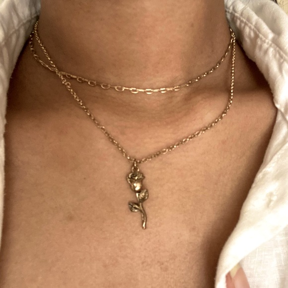 Vintage Jewelry - Vintage layered necklace with gold rose pendant and link chain.